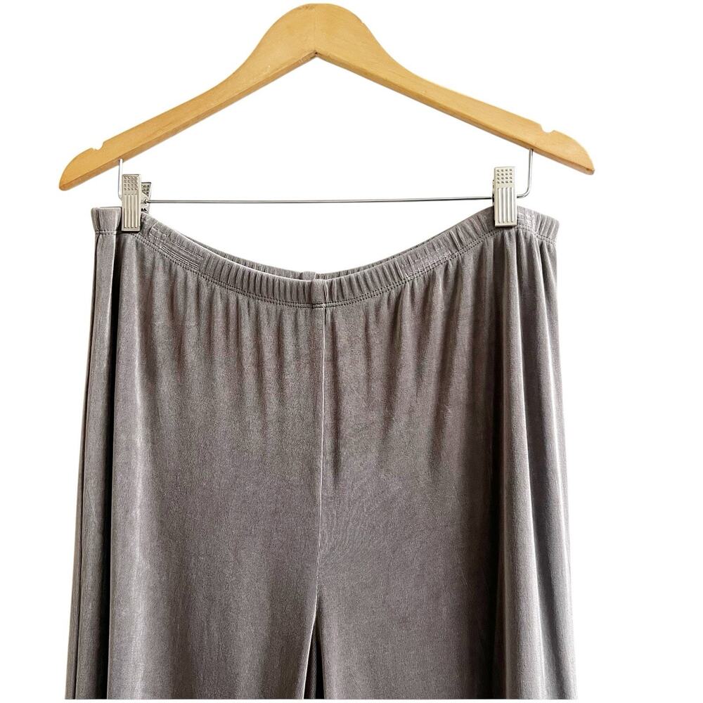 Chico’s Travelers Cropped Cargo Pants Liquid Knit Slinky Size 3/Large Pull On - Picture 3 of 7